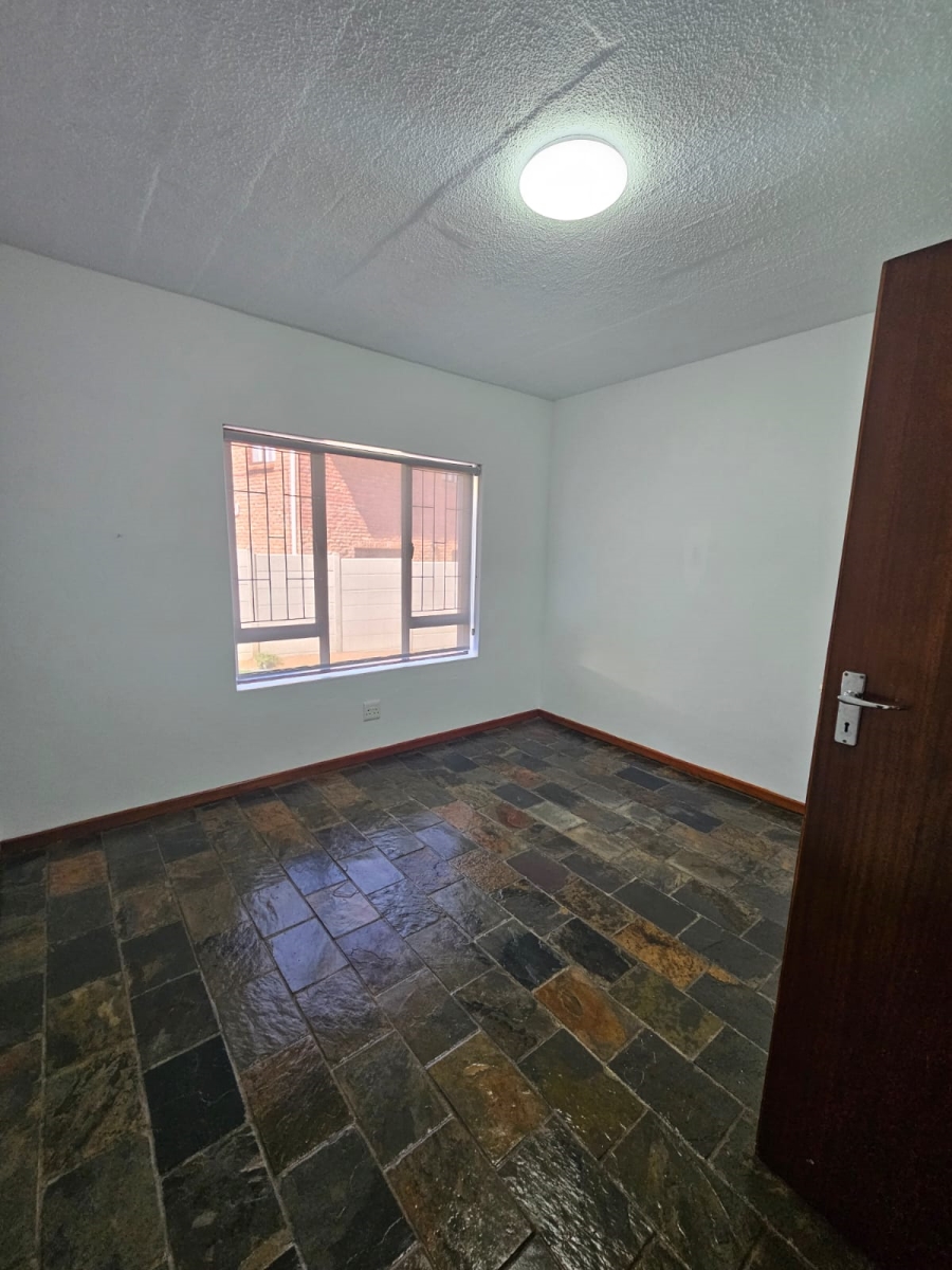 To Let 5 Bedroom Property for Rent in Stilbaai Wes Western Cape